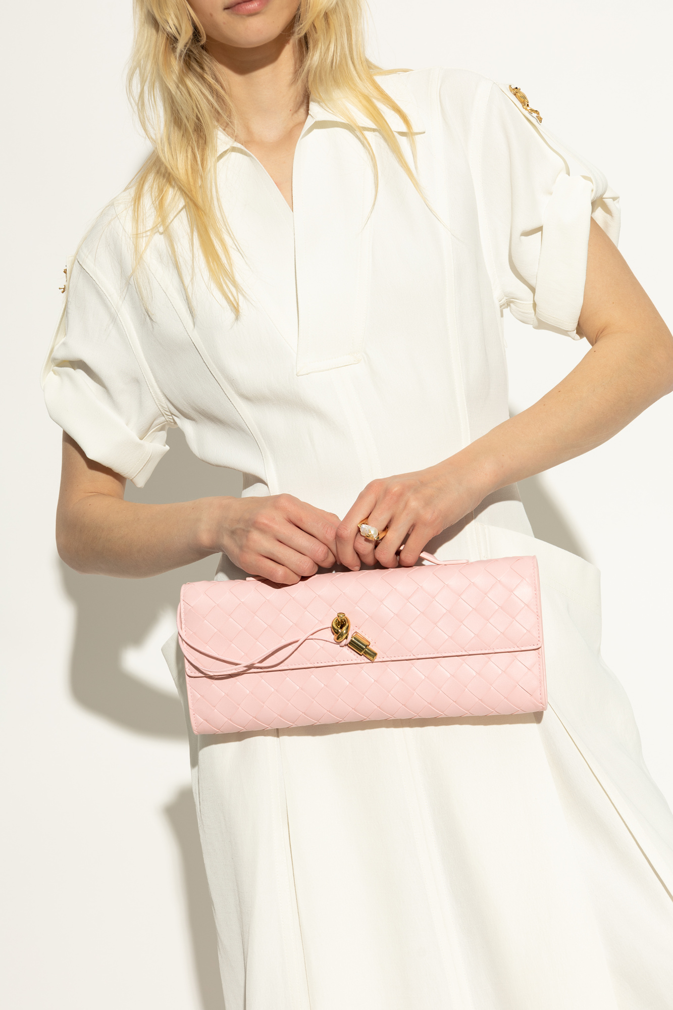 25SS new/BOTTEGA VENETA アンディアモロングクラッチ Bag Pink BOTTEGA VENETA Long Andiamo intrecciato leather clutch | NET